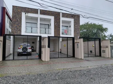 Casa de Condomínio com 3 Quartos para alugar, 115m² no Vila Nova, Joinville