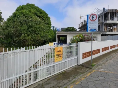 Casa com 3 Quartos para alugar, 184m² no Centro, Navegantes