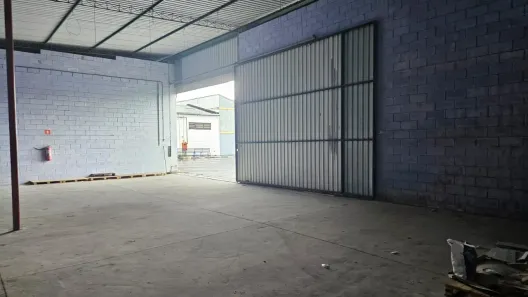 Galpão/Depósito/Armazém para alugar, 300m² no Jardim Via Dutra, Arujá