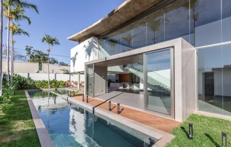Casa de Condomínio com 4 Quartos para venda ou aluguel, 475m² no Morada da Colina, Uberlândia