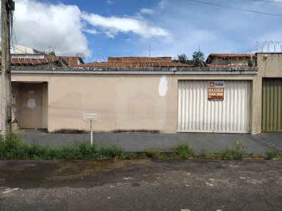 Casa com 3 Quartos para alugar, 70m² no Jardim Patrícia, Uberlândia