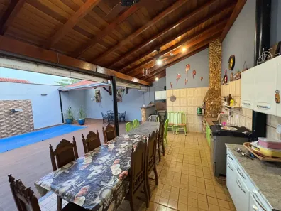 Sobrado com 3 Quartos à venda, 200m² no Centro, Sertãozinho