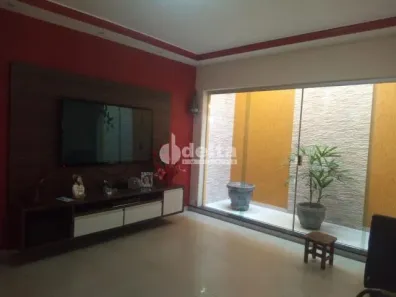 Casa com 3 Quartos à venda, 230m² no Guarani, Uberlândia