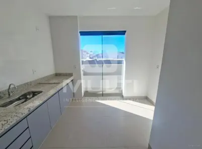 Apartamento com 2 Quartos para alugar, 60m² no Segismundo Pereira, Uberlândia