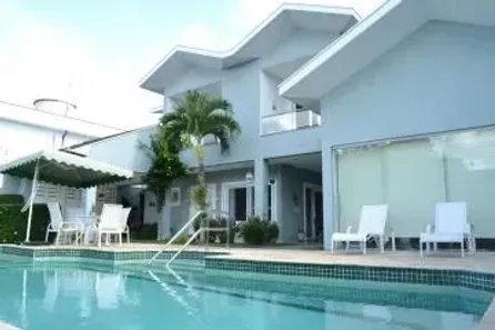 Sobrado com 4 Quartos à venda, 291m² no Jardim Siesta, Jacareí