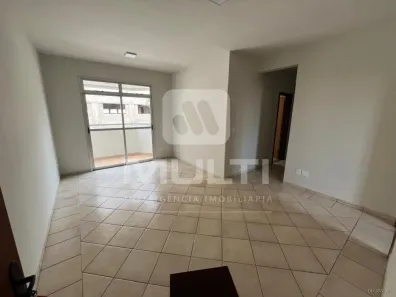 Apartamento com 3 Quartos para alugar, 122m² no Umuarama, Uberlândia