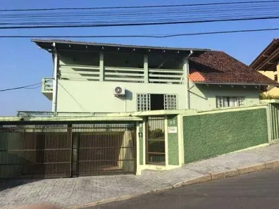 Sobrado com 4 Quartos à venda, 336m² no Floresta, Joinville