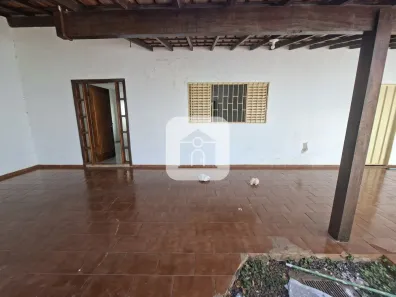 Casa com 3 Quartos para alugar, 120m² no Segismundo Pereira, Uberlândia