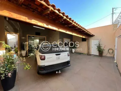 Casa com 3 Quartos à venda, 260m² no Cidade Jardim, Uberlândia