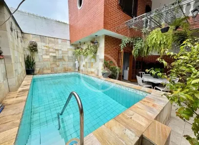 Casa com 3 Quartos à venda, 210m² no Embaré, Santos