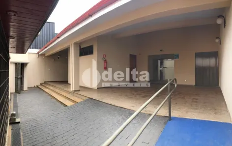 Casa com 1 Quarto para alugar, 212m² no Brasil, Uberlândia