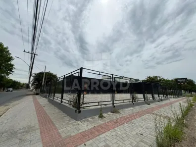 Sala Comercial para alugar, 540m² no Revoredo, Tubarão