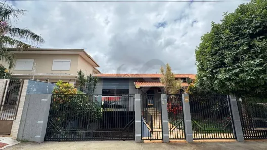 Casa com 4 Quartos à venda, 430m² no Champagnat, Londrina