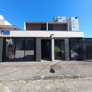 Sobrado com 4 Quartos à venda, 197m² no Santo Antônio, Joinville