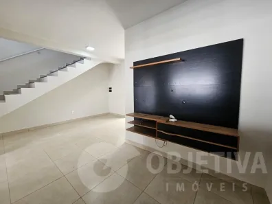 Casa com 2 Quartos para alugar, 100m² no Taiaman, Uberlândia