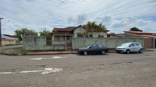 Casa com 3 Quartos à venda, 300m² no Vila Goes, Londrina