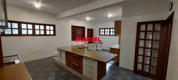 Sobrado com 6 Quartos à venda, 372m² no Chácara Itamarati, Caçapava