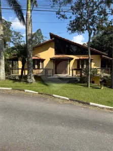 Sobrado com 4 Quartos à venda, 500m² no Fazenda da Ilha, Embu-Guaçu