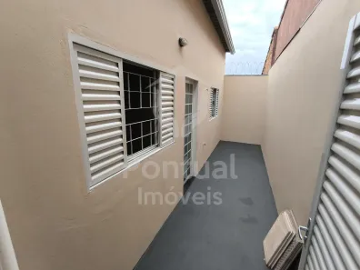 Casa com 2 Quartos para alugar, 55m² no Jardim Holanda, Uberlândia