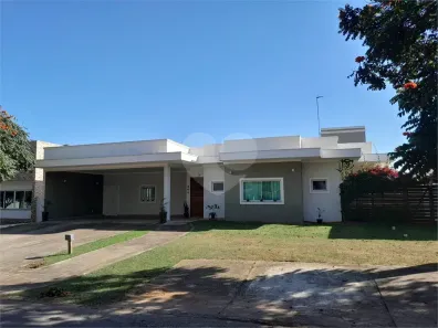 Casa de Condomínio com 3 Quartos à venda, 300m² no Centro, Araçoiaba da Serra