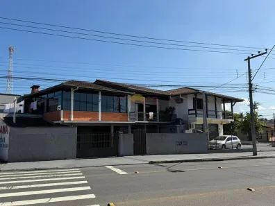 Casa com 3 Quartos à venda, 254m² no Comasa, Joinville