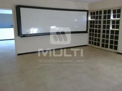 Casa com 1 Quarto para alugar, 1259m² no Martins, Uberlândia