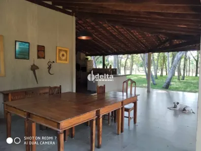 Fazenda/Sítio com 3 Quartos à venda, 185m² no Presidente Roosevelt, Uberlândia