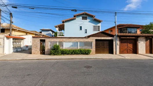 Casa com 3 Quartos à venda, 124m² no Extensão do Bosque, Rio das Ostras