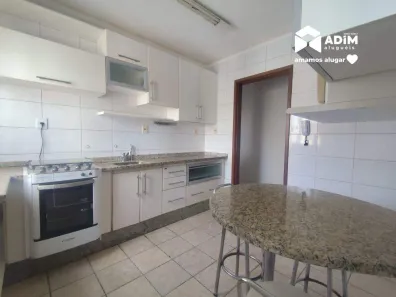 Apartamento com 3 Quartos para alugar, 130m² no Centro, Balneário Camboriú