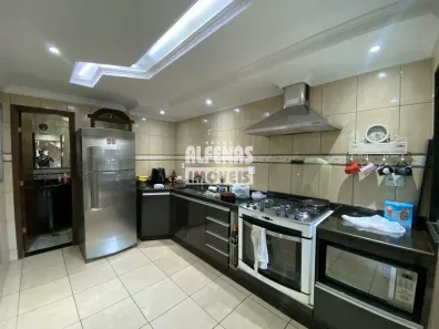 Casa com 3 Quartos à venda, 200m² no Bandeirantes, Contagem