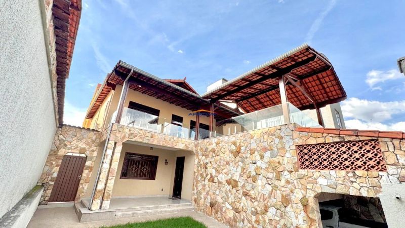 Casa com 3 quartos — Serrano, Belo Horizonte
