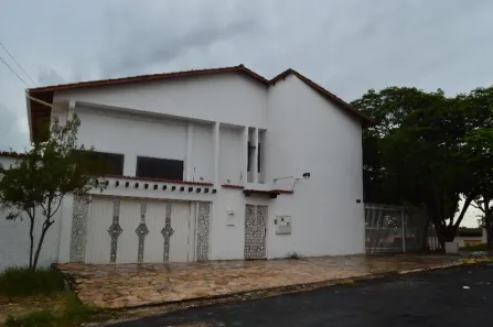 Sobrado com 5 Quartos à venda, 385m² no Conjunto Residencial Aruanã I, Goiânia