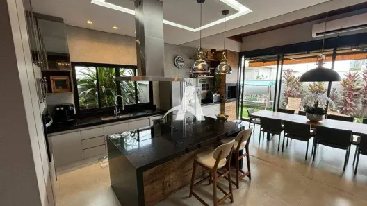 Casa de Condomínio com 3 Quartos para alugar, 240m² no Jardim Sul, Uberlândia