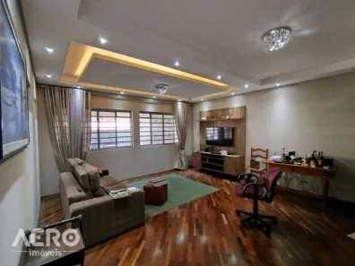 Casa com 3 Quartos para alugar, 335m² no Vila Mesquita, Bauru