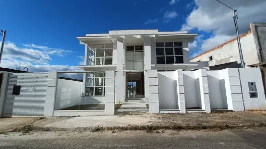Casa com 4 Quartos à venda, 490m² no Bom Clima, Juiz de Fora