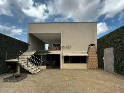 Casa com 5 Quartos à venda, 268m² no Presidente Roosevelt, Uberlândia