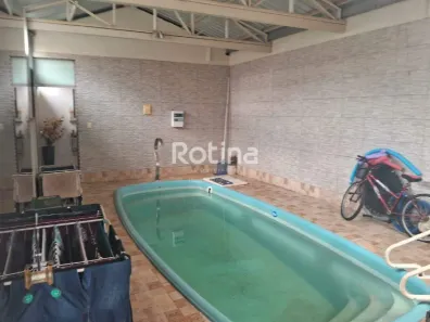 Casa com 3 Quartos para alugar, 215m² no Santa Mônica, Uberlândia