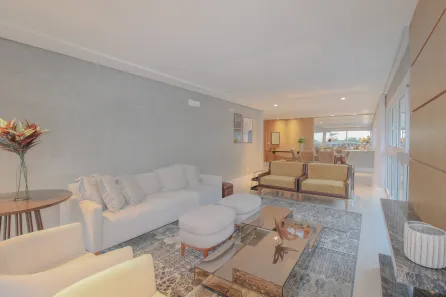 Apartamento com 3 Quartos para alugar, 163m² no Vila Assunção, Porto Alegre
