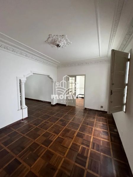 Casa com 4 quartos — Barro Preto, Belo Horizonte