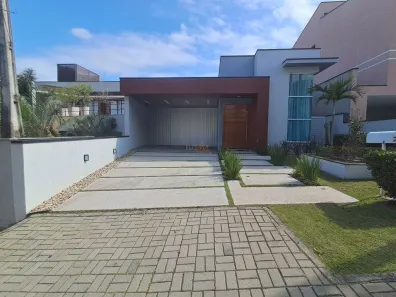 Casa de Condomínio com 3 Quartos à venda, 200m² no Parque Residencial Itapeti, Mogi das Cruzes