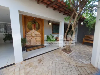 Casa com 3 Quartos à venda, 231m² no Tabajaras, Uberlândia