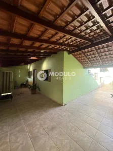 Casa com 2 Quartos à venda, 123m² no Santa Rosa, Uberlândia