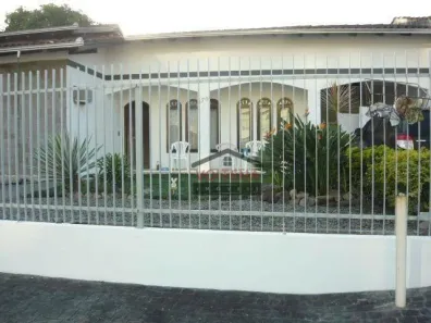 Casa com 3 Quartos para alugar, 121m² no Santo Antônio, Joinville