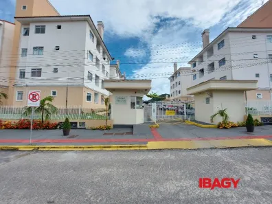 Apartamento com 2 Quartos para alugar, 55m² no Madri, Palhoça