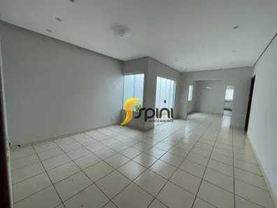 Casa com 3 Quartos para alugar, 366m² no Jardim Karaíba, Uberlândia
