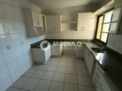Apartamento com 4 Quartos para alugar, 148m² no General Osório, Uberlândia