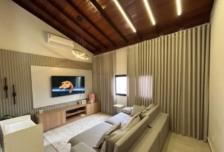 Sobrado com 3 Quartos à venda, 238m² no Cidade Jardim, Uberlândia