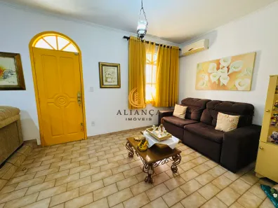 Casa com 3 Quartos à venda, 211m² no Barreiros, São José