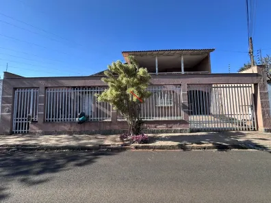 Casa com 5 Quartos à venda, 229m² no Caravelle, Londrina