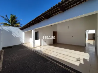 Casa com 3 Quartos para alugar, 190m² no Jardim Patrícia, Uberlândia